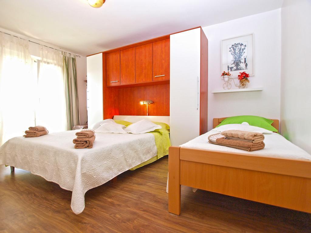 Apartments Tereza 1352 Pula Exterior foto